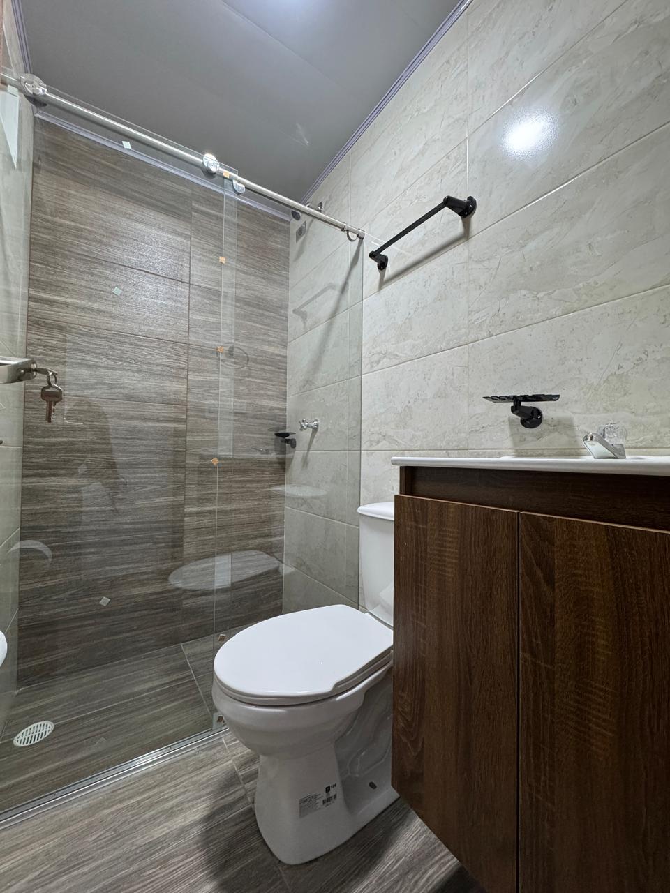 🏡 CASA EN VENTA EN BOSA CARLOS ALBÁN | 4 PISOS + LOCAL COMERCIAL + 2 APARTAMENTOS + TERRAZA