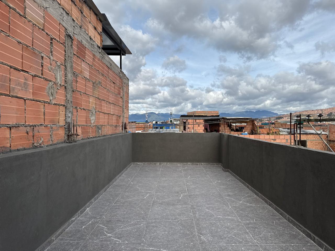 🏡 CASA EN VENTA EN BOSA CARLOS ALBÁN | 4 PISOS + LOCAL COMERCIAL + 2 APARTAMENTOS + TERRAZA