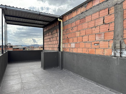 🏡 CASA EN VENTA EN BOSA CARLOS ALBÁN | 4 PISOS + LOCAL COMERCIAL + 2 APARTAMENTOS + TERRAZA