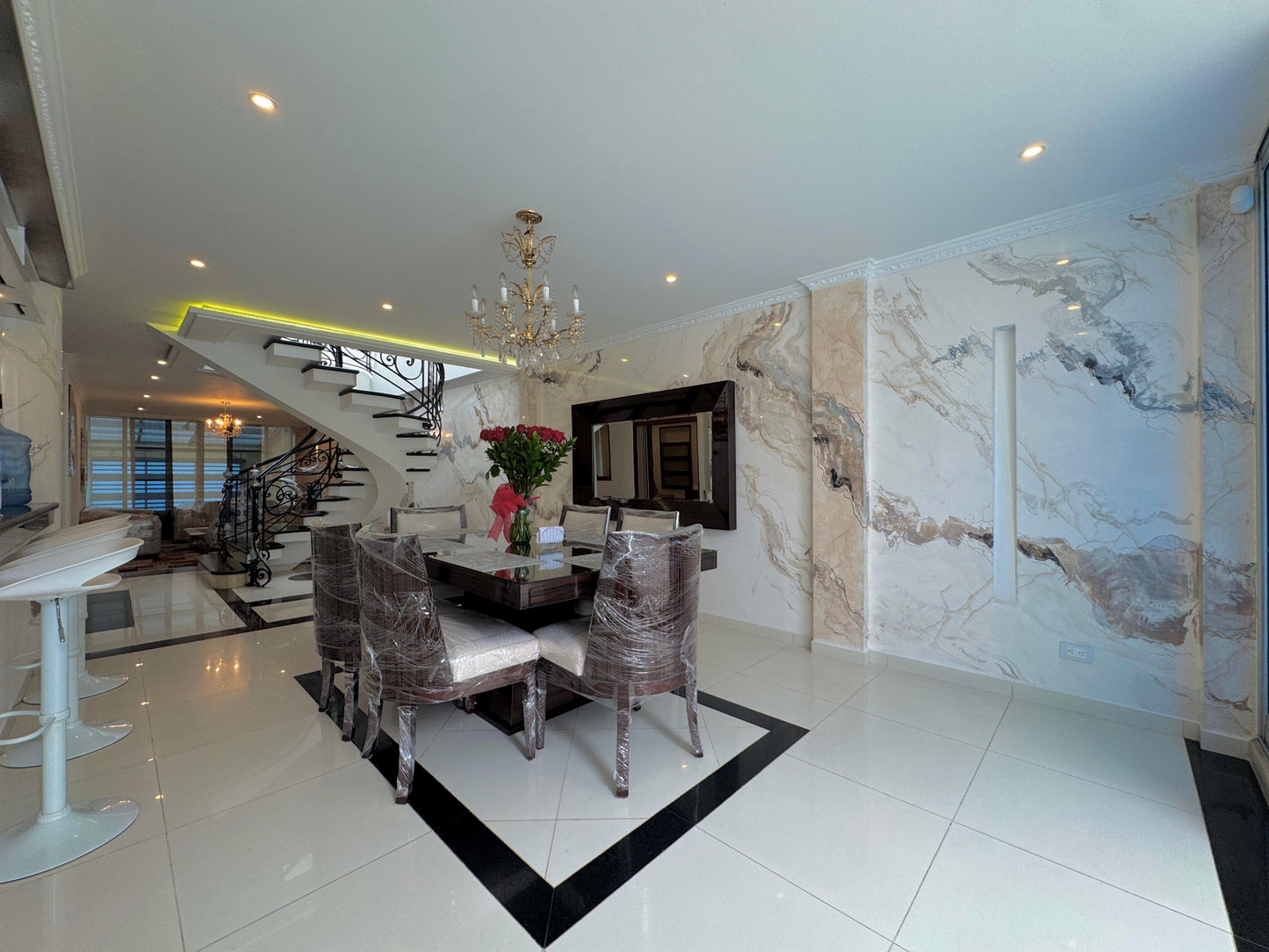 🏡 CASA EN VENTA EN MODELIA | 377 M² + 5 HABITACIONES + 3 PARQUEADEROS