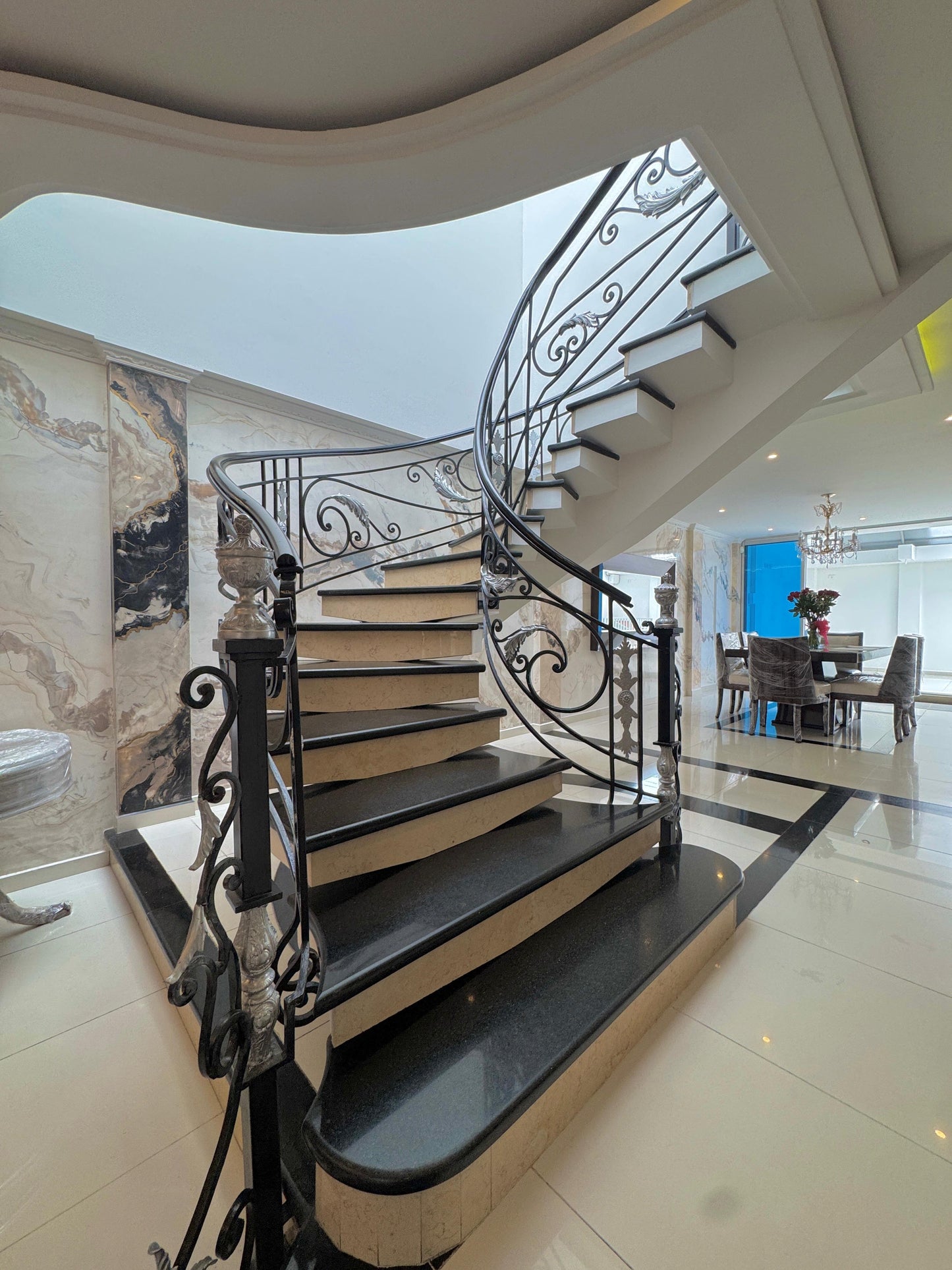 🏡 CASA EN VENTA EN MODELIA | 377 M² + 5 HABITACIONES + 3 PARQUEADEROS
