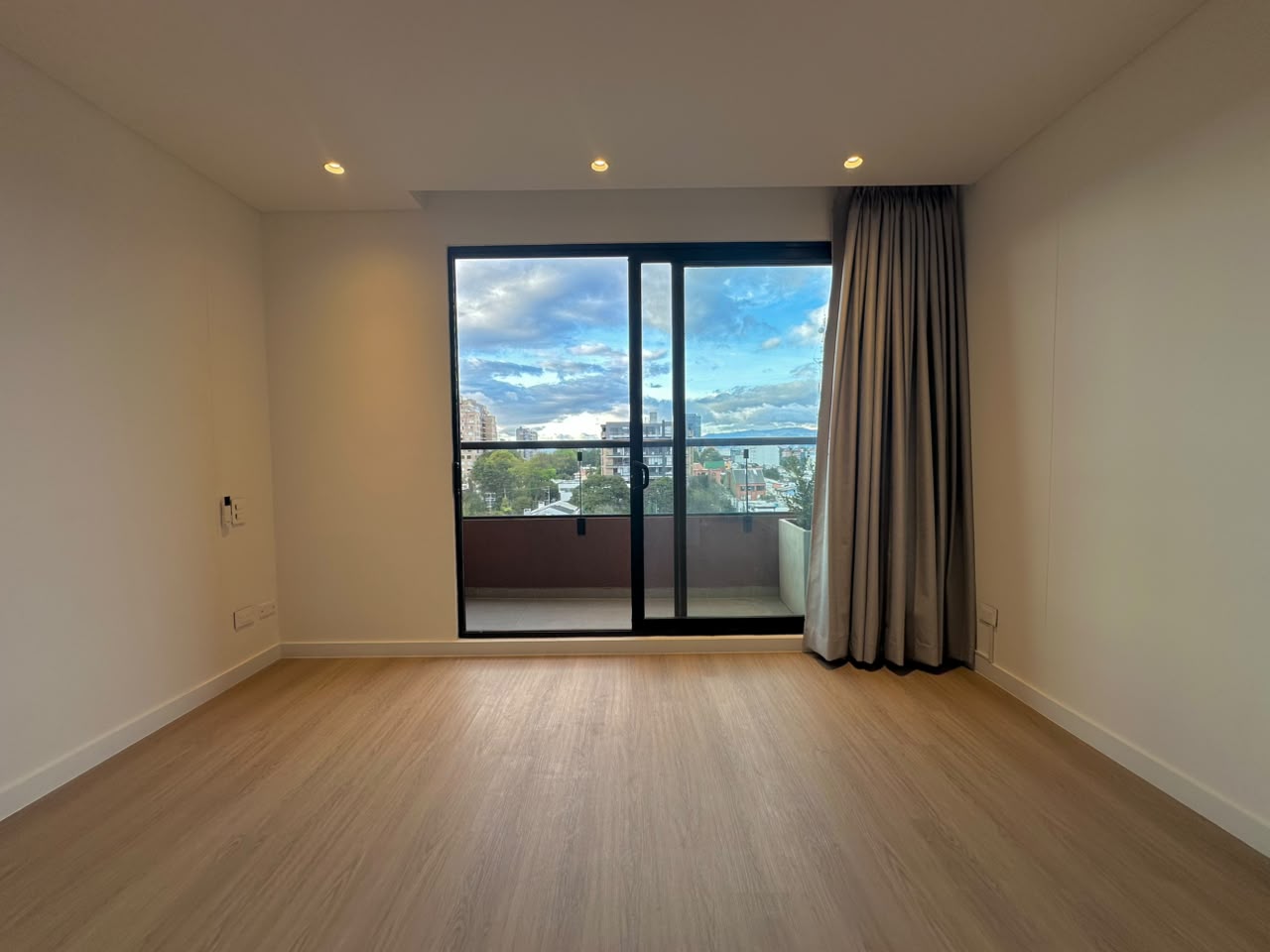 🏡 APARTAESTUDIO EN RENTA – PASADENA | NORTE | BALCÓN PRIVADO + COWORKING 🔥