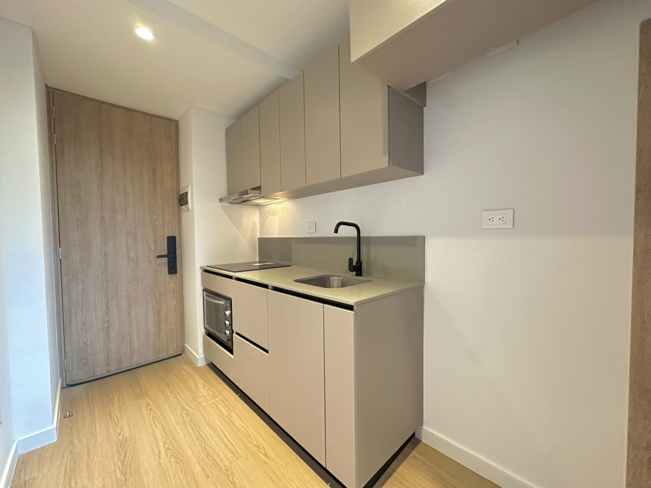 🏡 APARTAESTUDIO EN RENTA – PASADENA | NORTE | BALCÓN PRIVADO + COWORKING 🔥